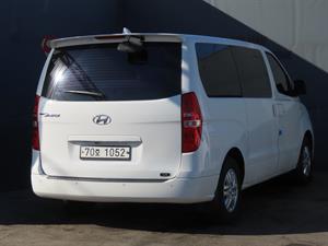 HYUNDAI Starex - Vista 6