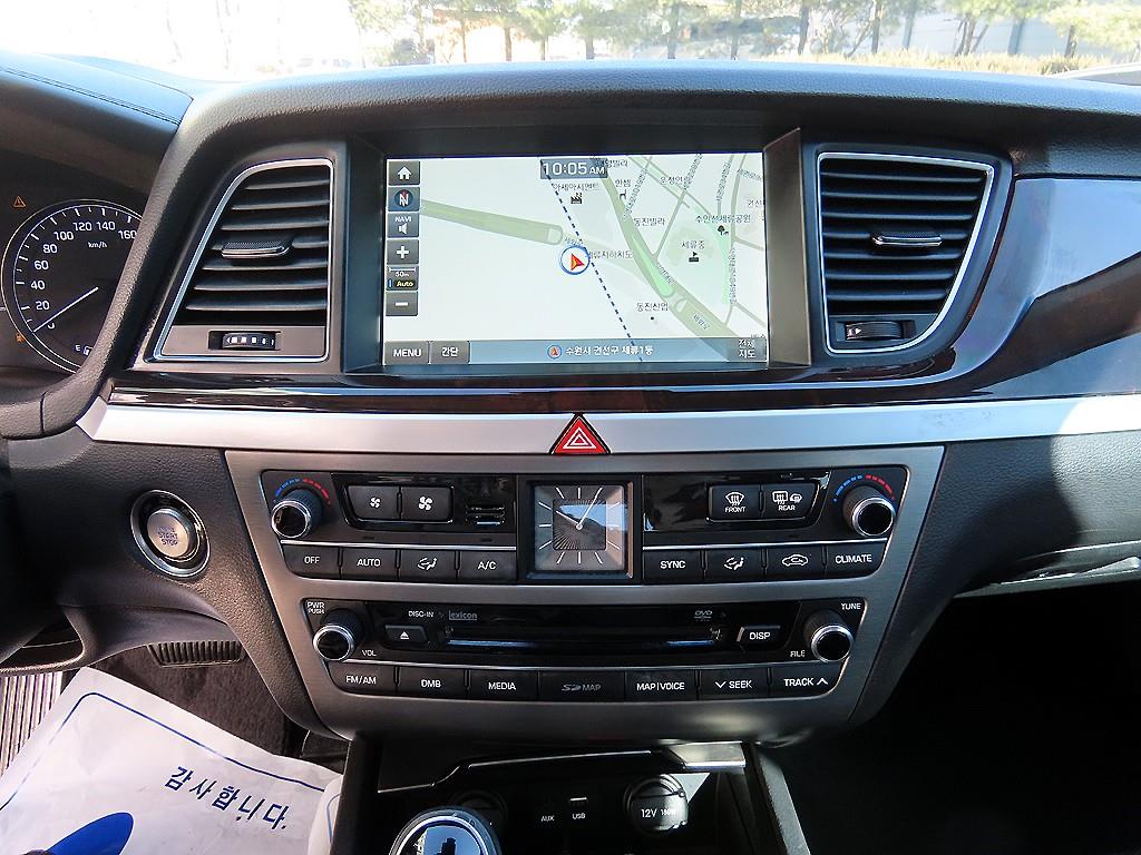 HYUNDAI Genesis - Vista 12