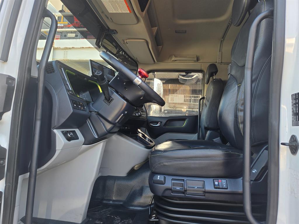 medium and large cargo truck - Vista 10