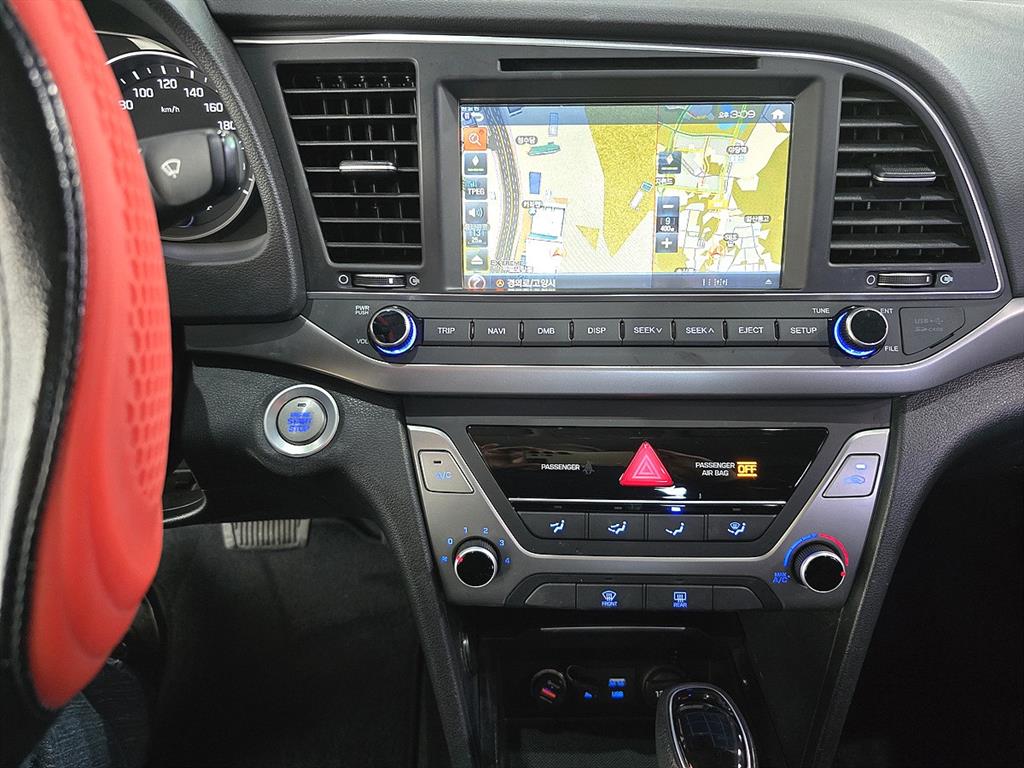 HYUNDAI Avante - Vista 10