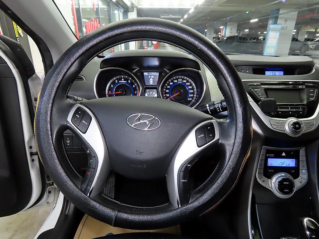 HYUNDAI Avante - Vista 8