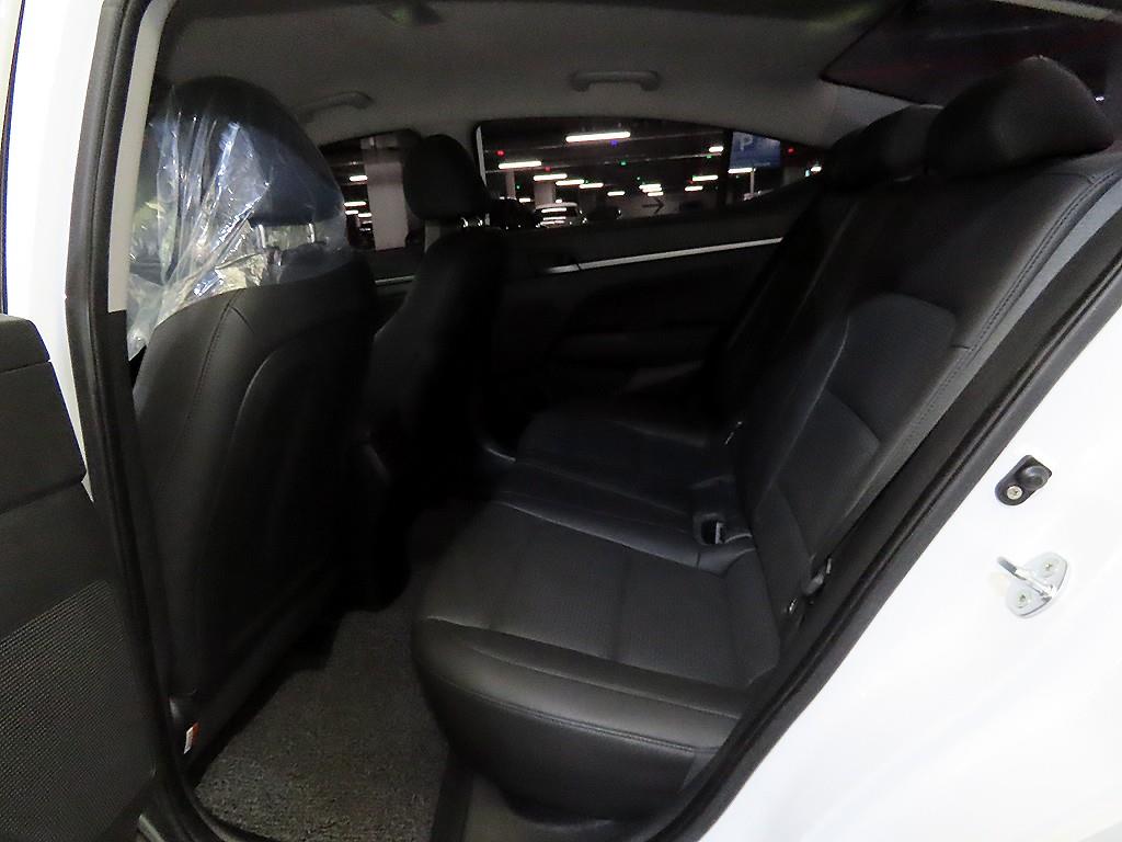 HYUNDAI Avante - Vista 7