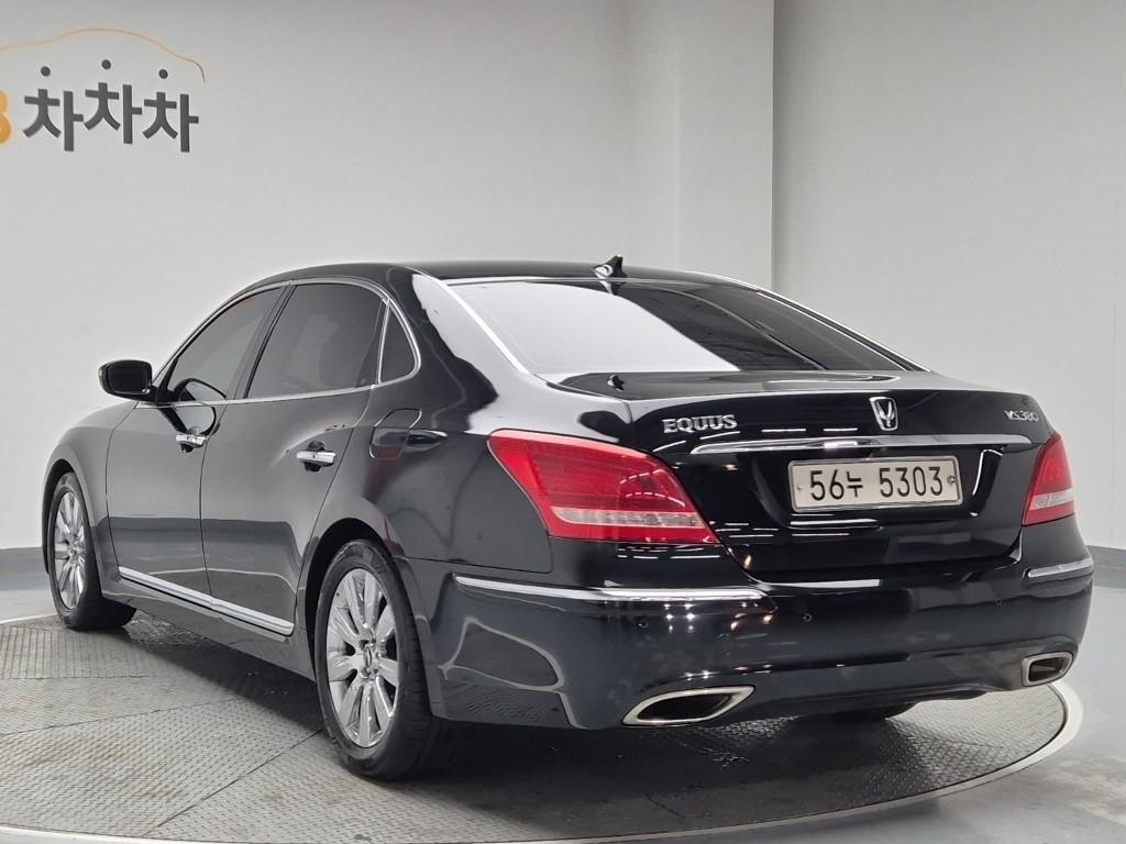 HYUNDAI Equus - Vista 3