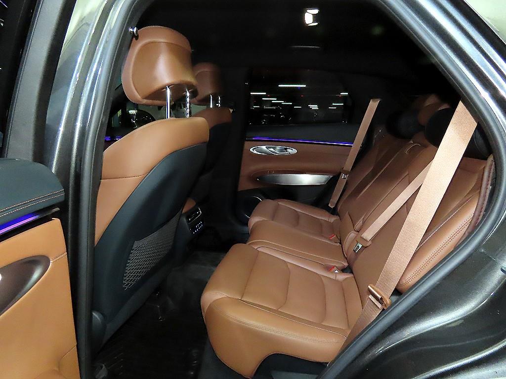 Genesis GV70 - Vista 7