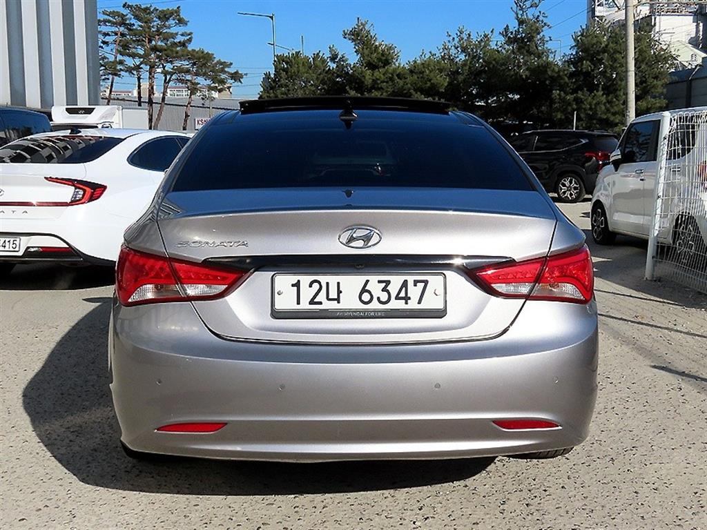 HYUNDAI Sonata - Vista 4