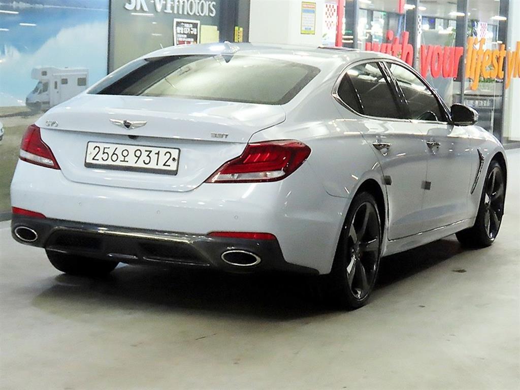 Genesis G70 - Vista 4