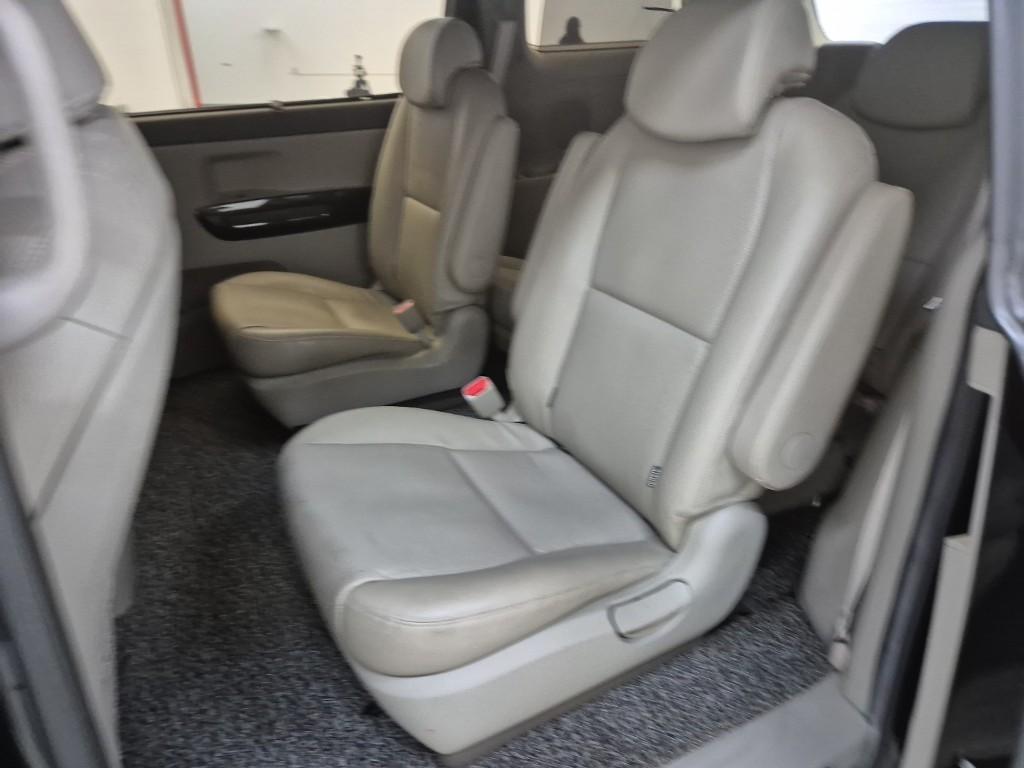 KIA Carnival - Vista 12