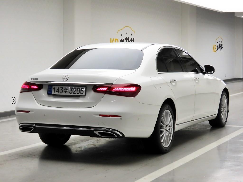 Mercedes Benz E class - Vista 4