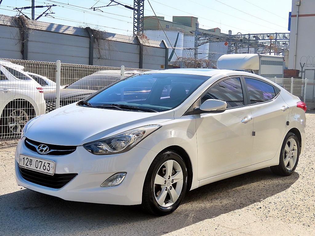 HYUNDAI Avante - Vista 2