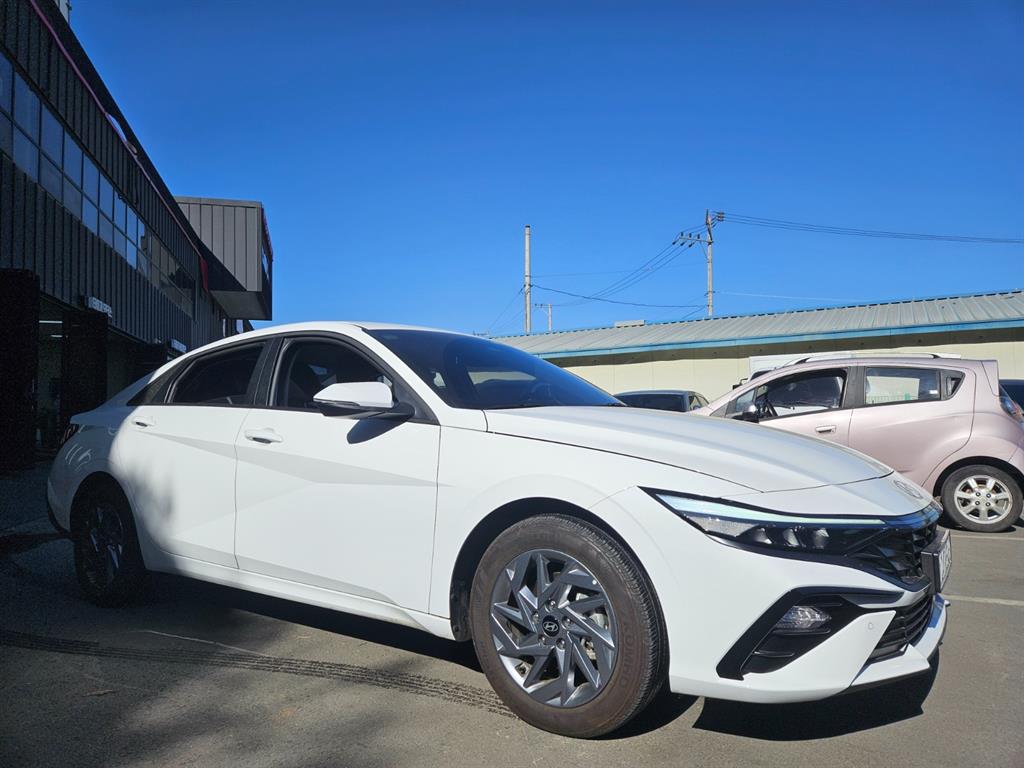 HYUNDAI Avante - Vista 3