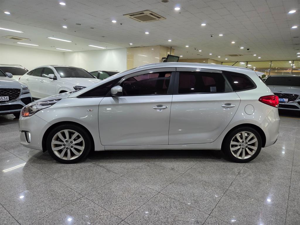 KIA Carens - Vista 3