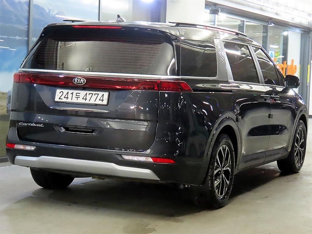 KIA Carnival - Vista 4