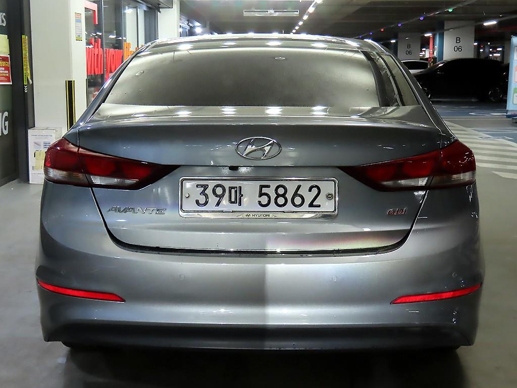 HYUNDAI Avante - Vista 5