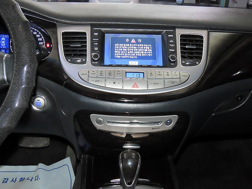 HYUNDAI Genesis - Vista 11