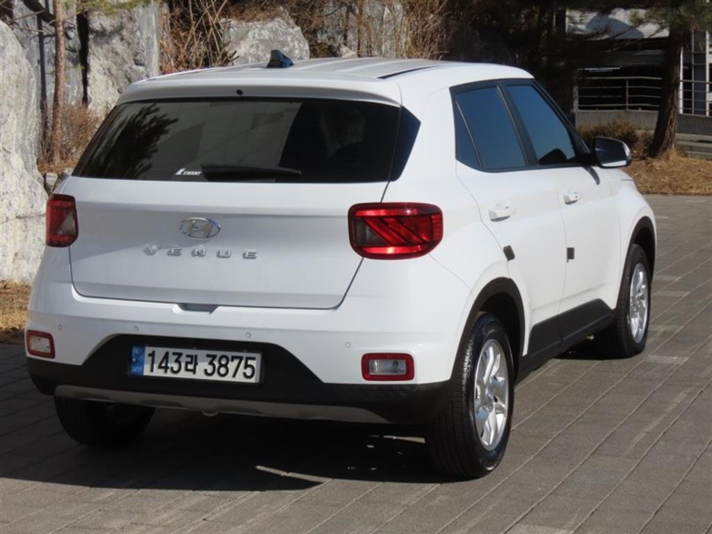HYUNDAI Venue - Vista 5