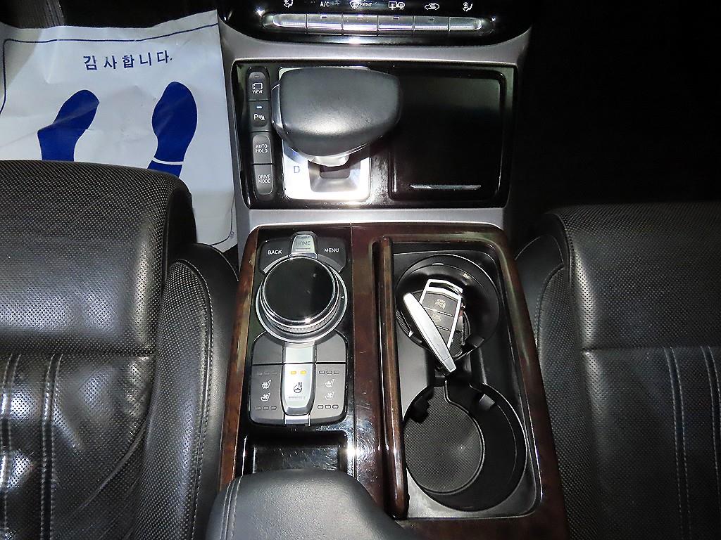 Genesis EQ900 - Vista 12