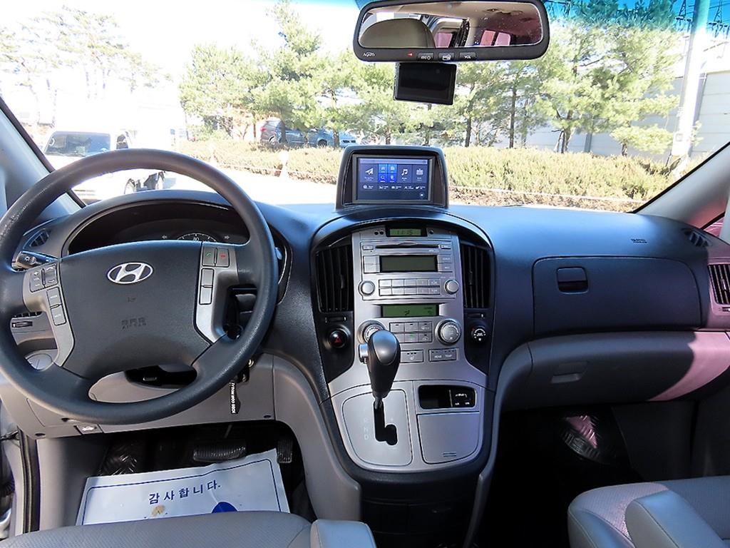 HYUNDAI Starex - Vista 8