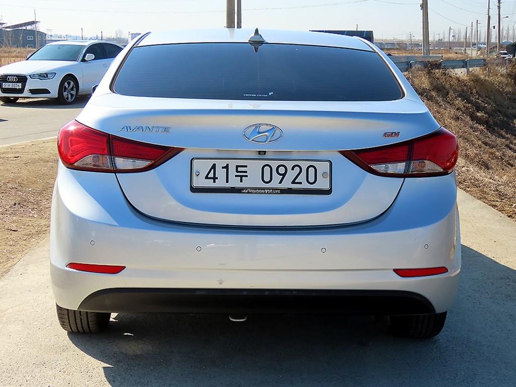 HYUNDAI Avante - Vista 4