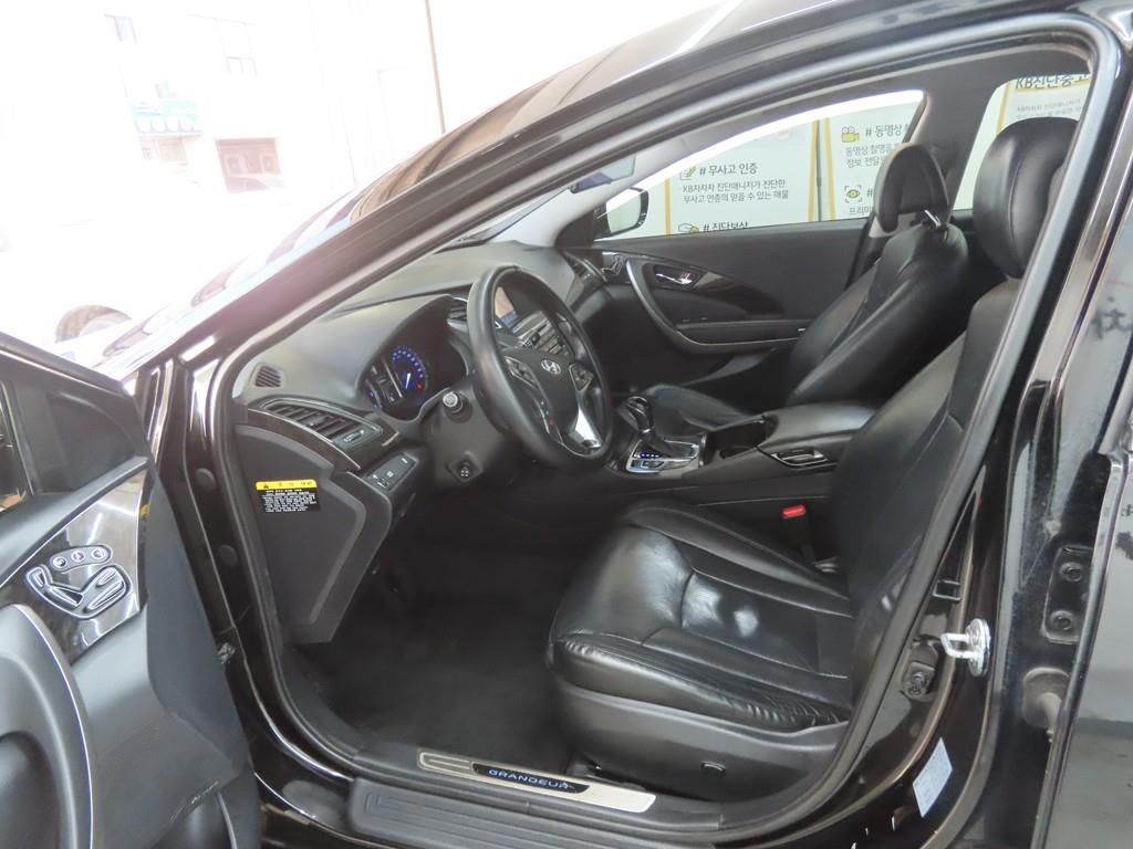 HYUNDAI Grandeur - Vista 5