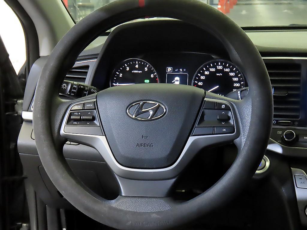 HYUNDAI Avante - Vista 8
