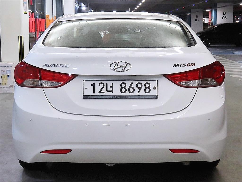 HYUNDAI Avante - Vista 5
