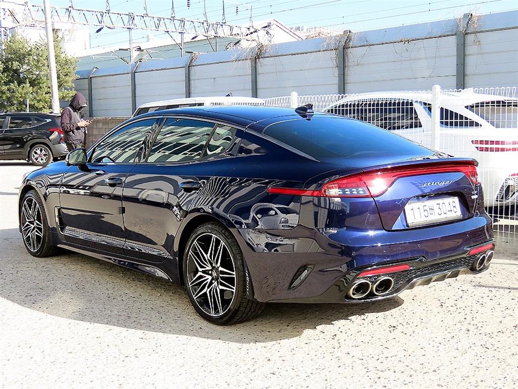 KIA Stinger - Vista 3