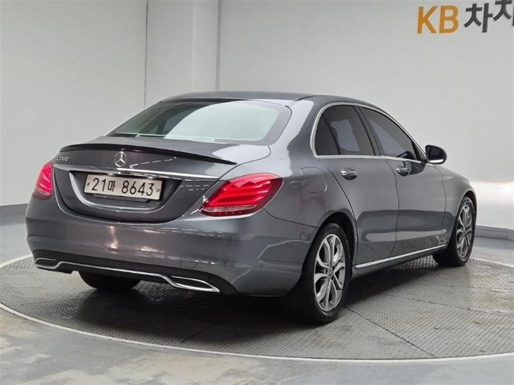 Mercedes Benz C Class - Vista 4