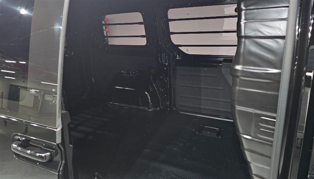 HYUNDAI Staria - Vista 11