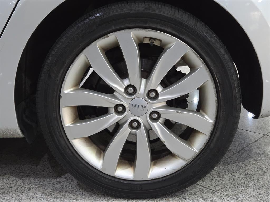 KIA Carens 2014 Plateado - Importación desde Corea - HF Imports Iquique - Foto 20