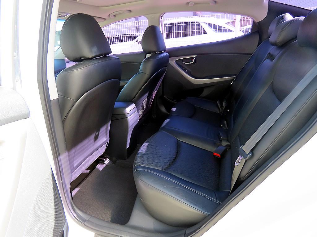 HYUNDAI Avante - Vista 6