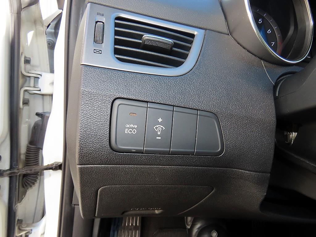 HYUNDAI Avante - Vista 12