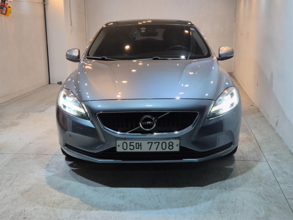 Volvo V40 2018 Gris - Importación desde Corea - HF Imports Iquique - Foto 1