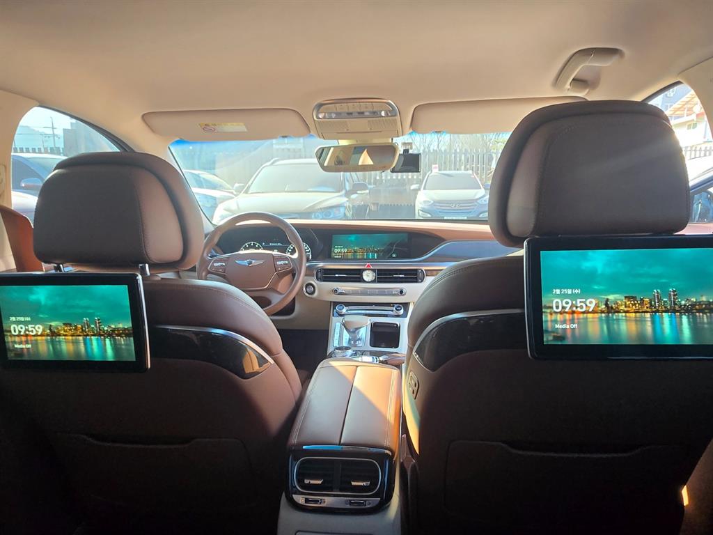 Genesis G90 - Vista 12