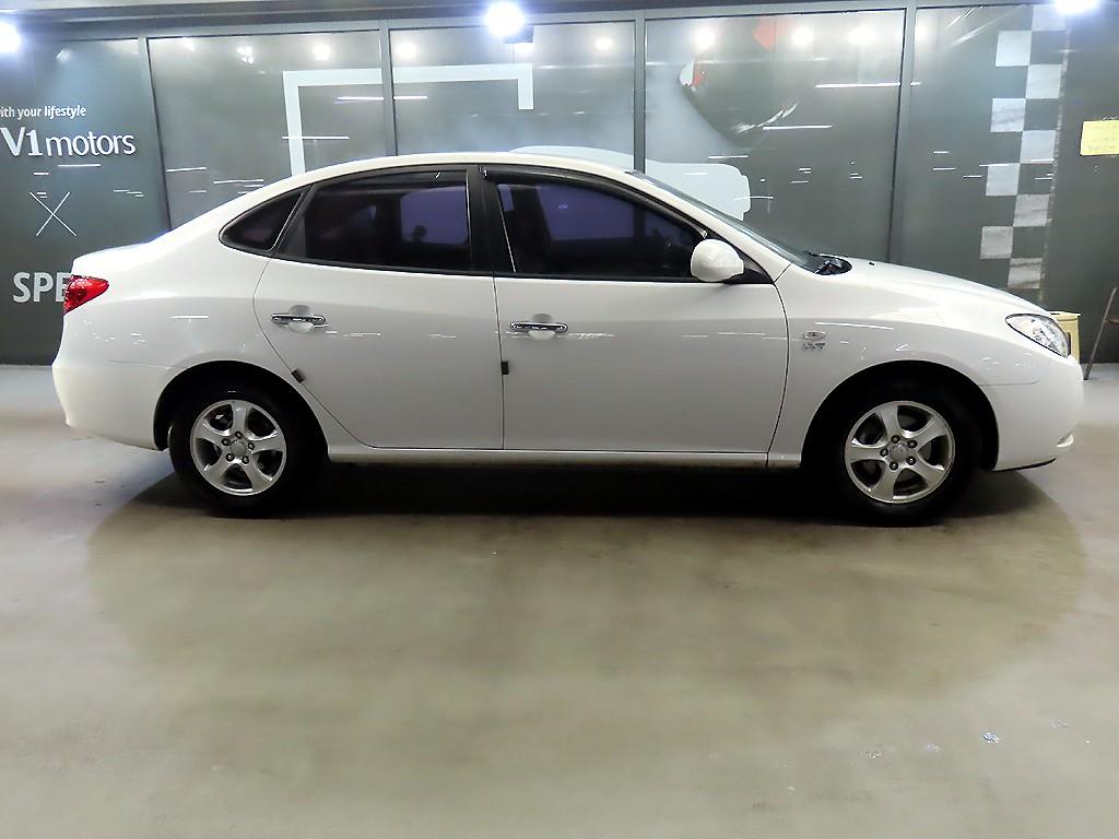 HYUNDAI Avante - Vista 3