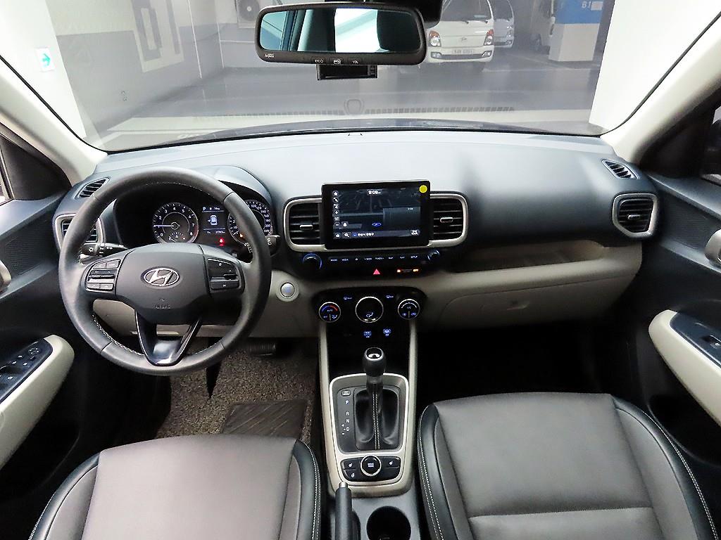 HYUNDAI Venue - Vista 8