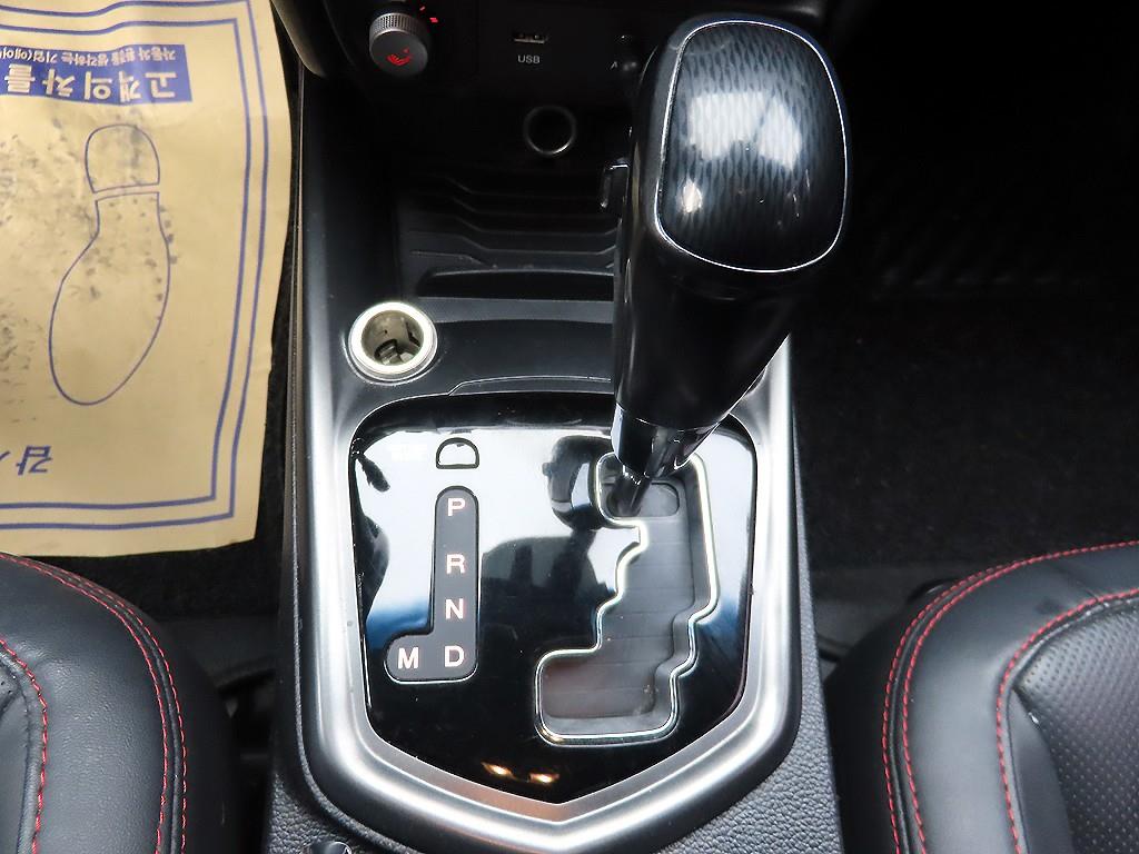 Ssangyong Tivoli - Vista 10