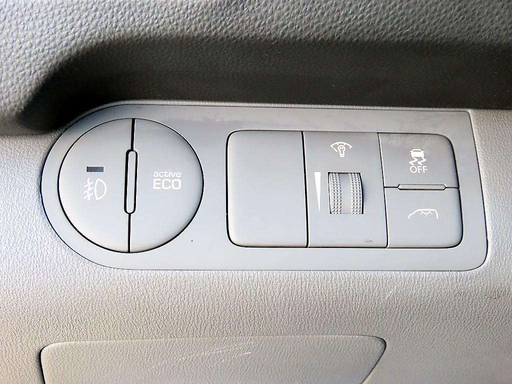 HYUNDAI Starex 2016 Amarillo - Importación desde Corea - HF Imports Iquique - Foto 13