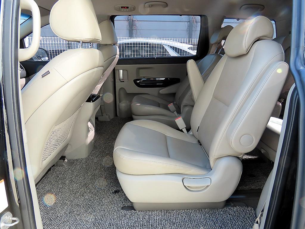 KIA Carnival - Vista 6