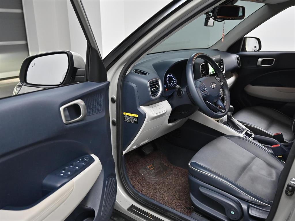 HYUNDAI Venue - Vista 11