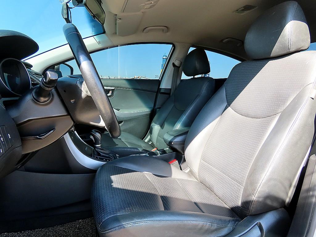 HYUNDAI Avante - Vista 5