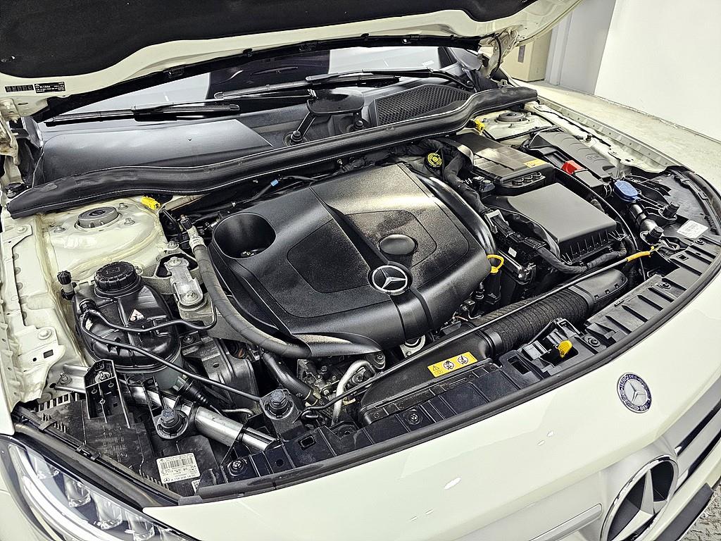 Mercedes Benz GLA Class - Vista 6