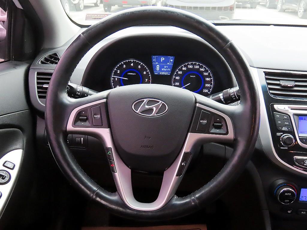 HYUNDAI Accent - Vista 7