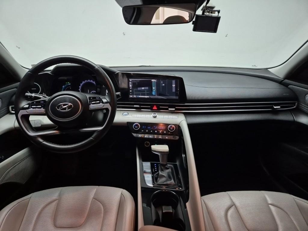 HYUNDAI Avante - Vista 7