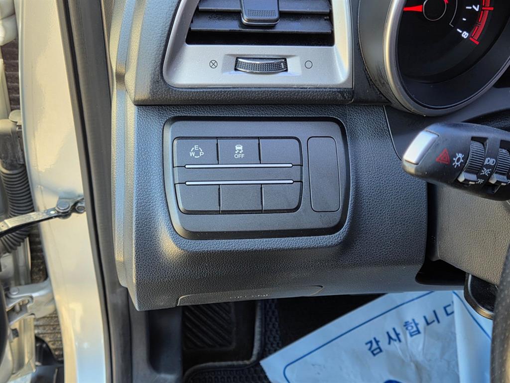 Ssangyong Tivoli 2015 Plateado - Importación desde Corea - HF Imports Iquique - Foto 13