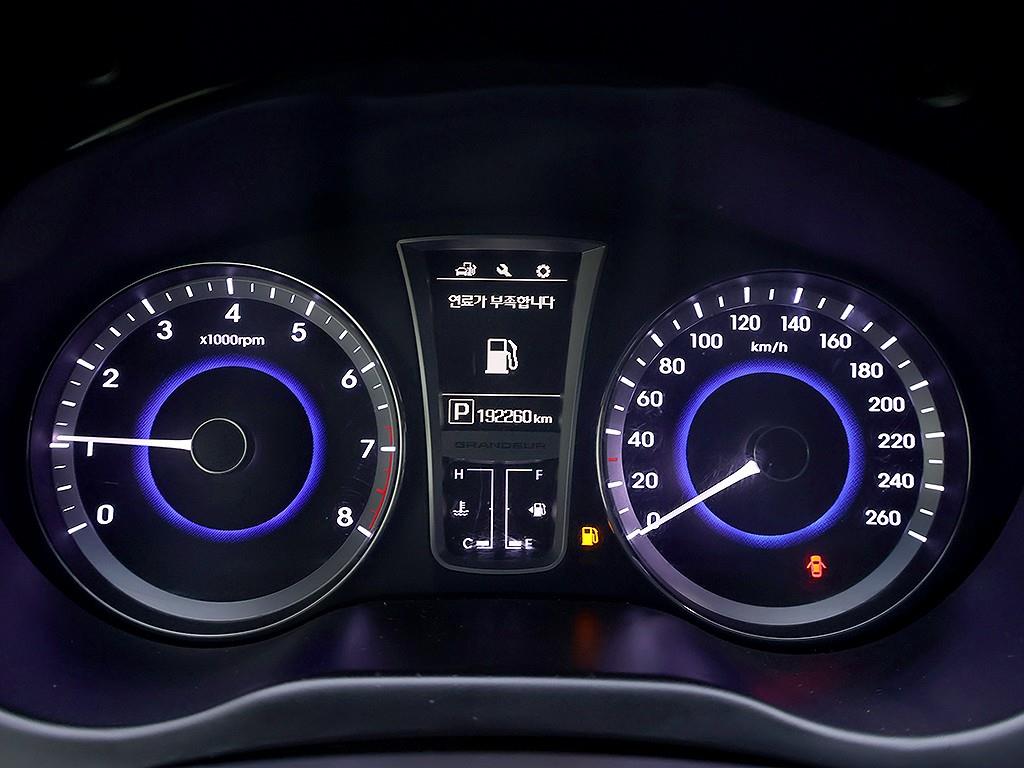 HYUNDAI Grandeur - Vista 11