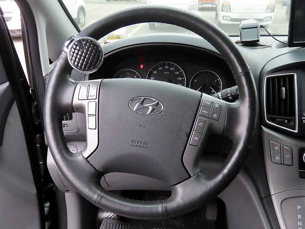 HYUNDAI Starex - Vista 8