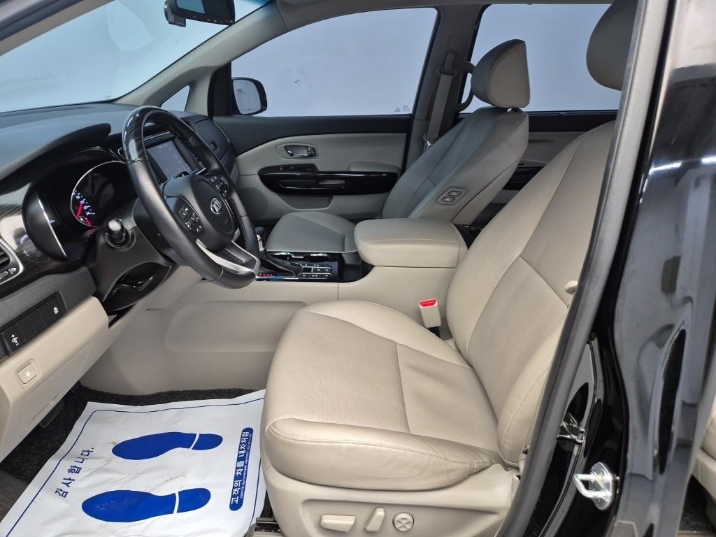 KIA Carnival - Vista 10