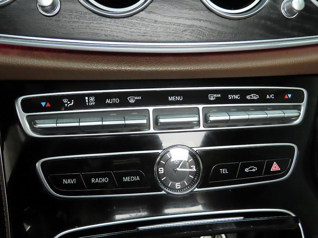 Mercedes Benz E class - Vista 9