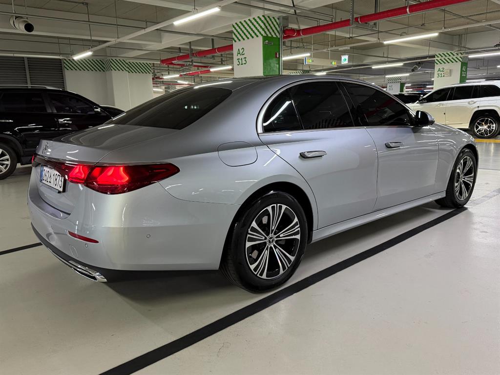 Mercedes Benz E class - Vista 5