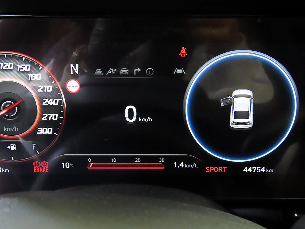 HYUNDAI Avante - Vista 9